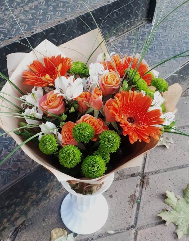 Букет цветов из: Герберы, Хризантемы, Альстромерии и Розы в Зарево