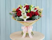 Букет цветов из:  Лилии и Розы в Зарево