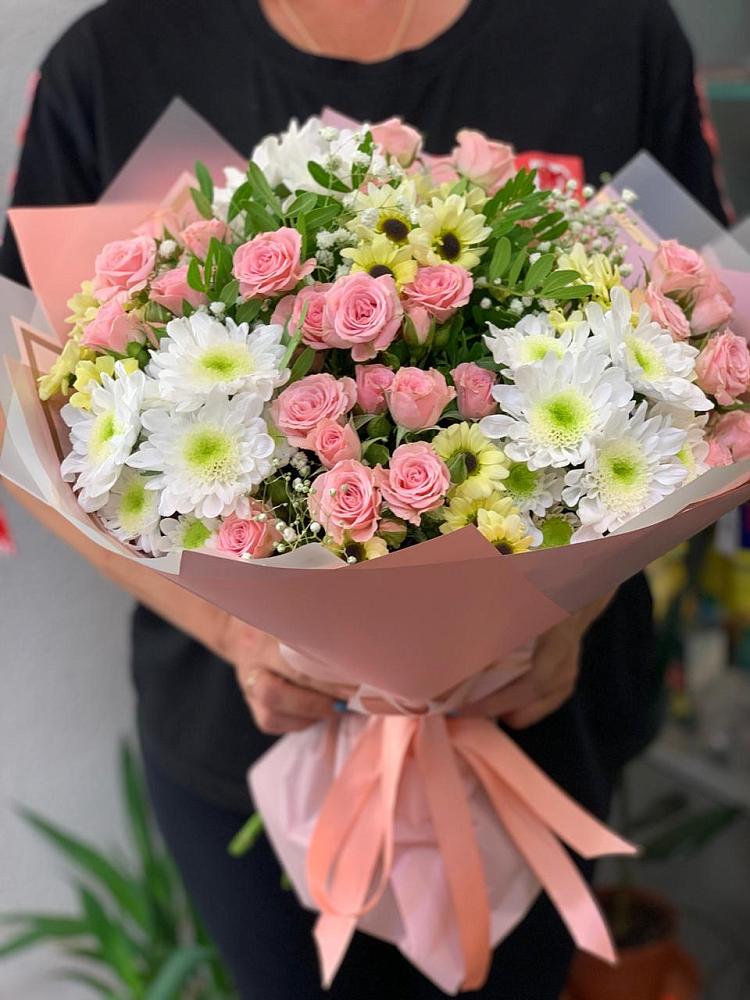 Букет цветов из: Розы и Хризантемы в Зарево