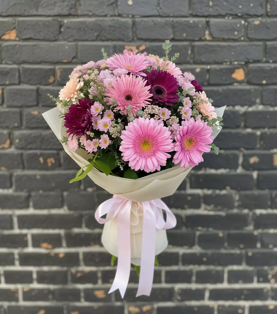 Букет цветов из: Герберы и Хризантемы в Зарево