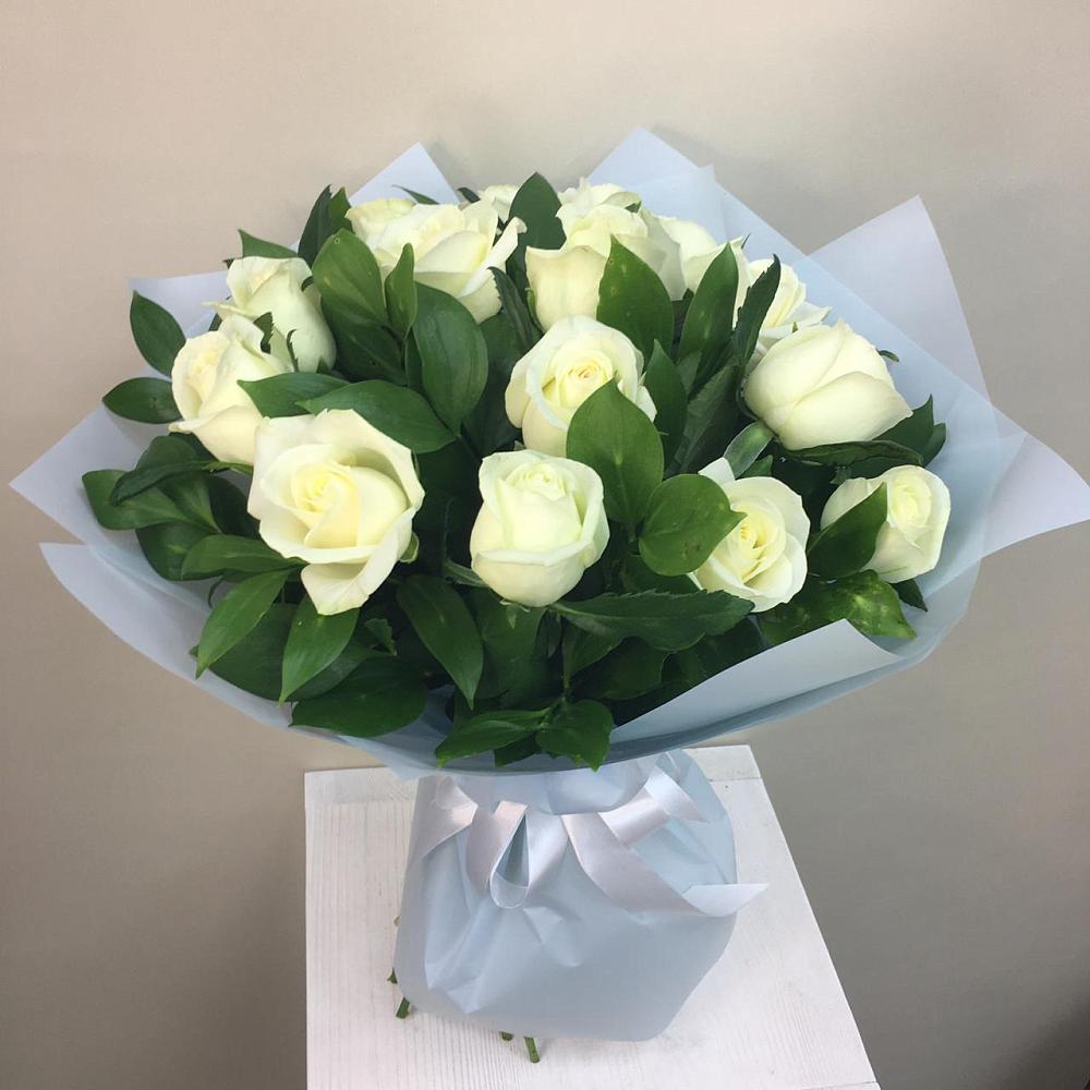 Букет 15 Белых роз Проуд в Зарево