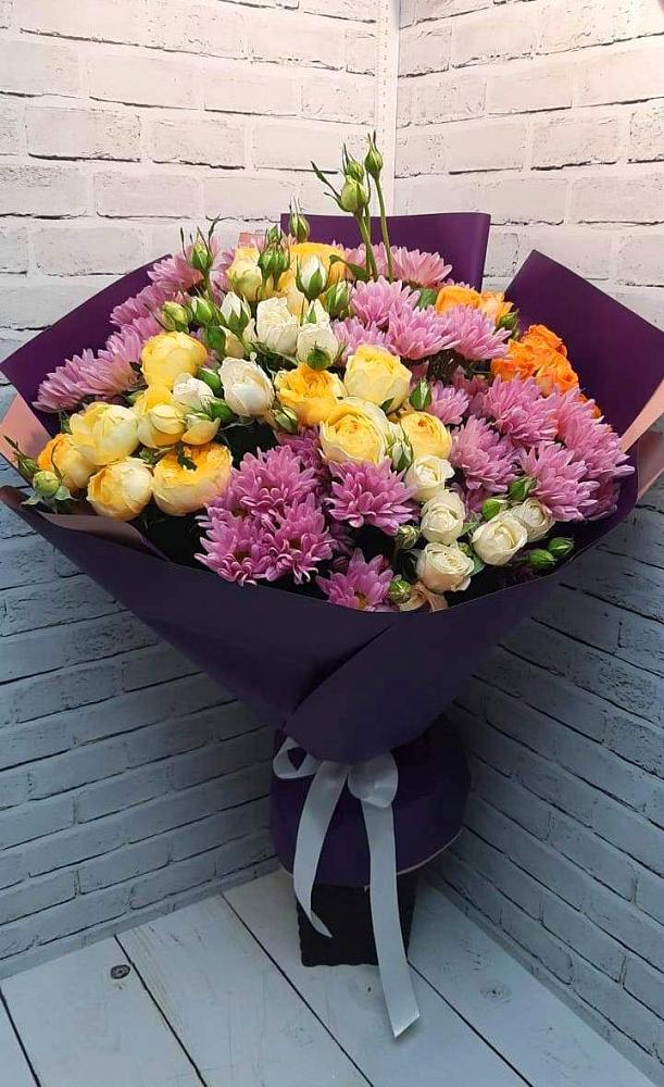 Букет цветов из: Хризантемы и Розы в Зарево