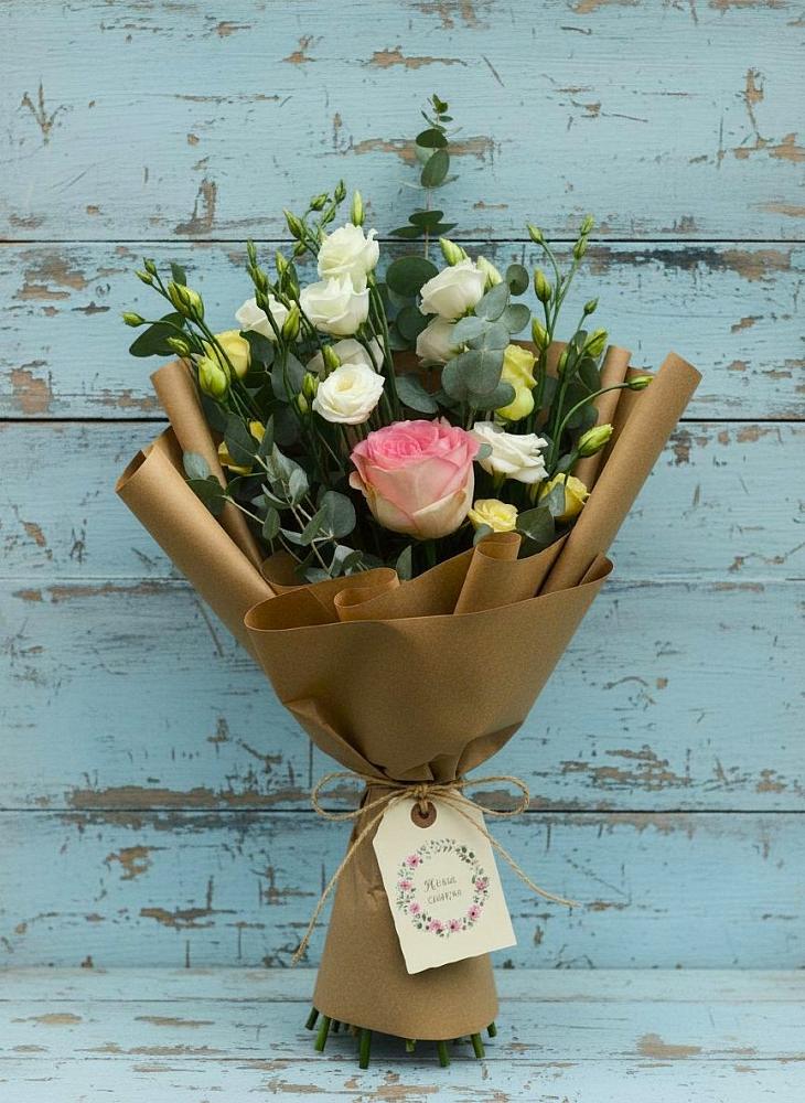 Букет цветов из: Розы и Лизиантусы в Зарево