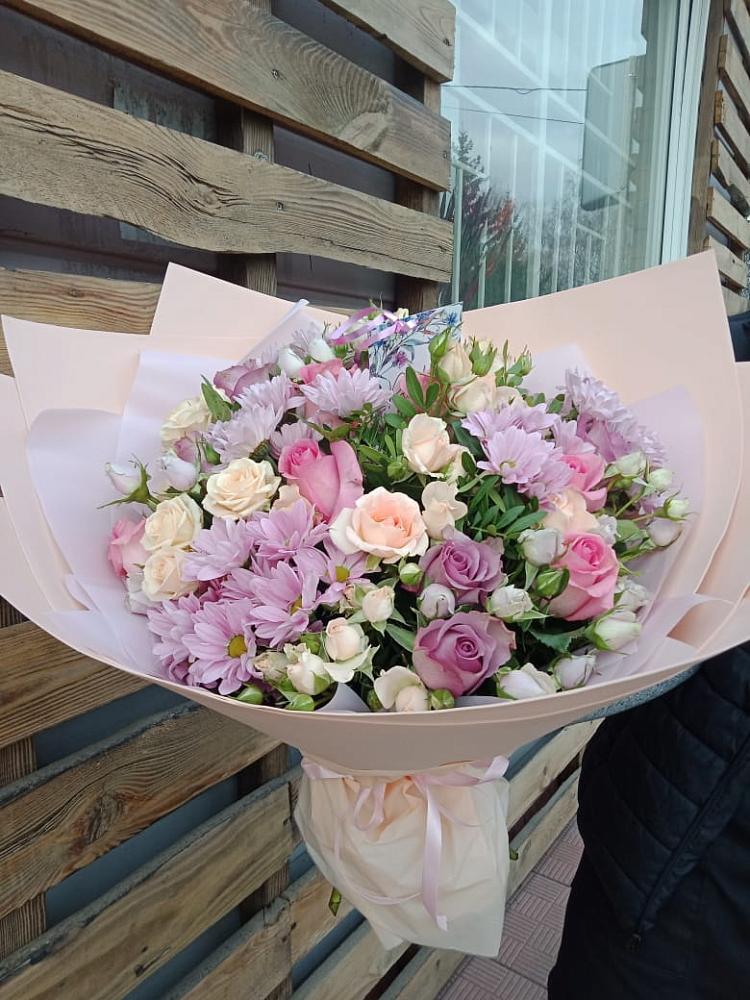 Букет цветов из: Розы и Хризантемы в Зарево