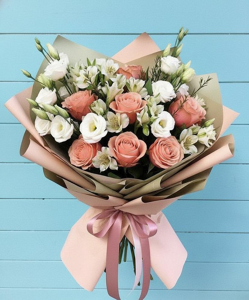 Букет цветов из: Розы, Альстромерии и Лизиантусы в Зарево