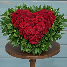 Цветочная композиция из Розы в виде сердца #REPLACE_PRED# Зарево