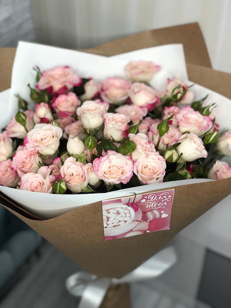 Букет цветов из: Розы в Зарево