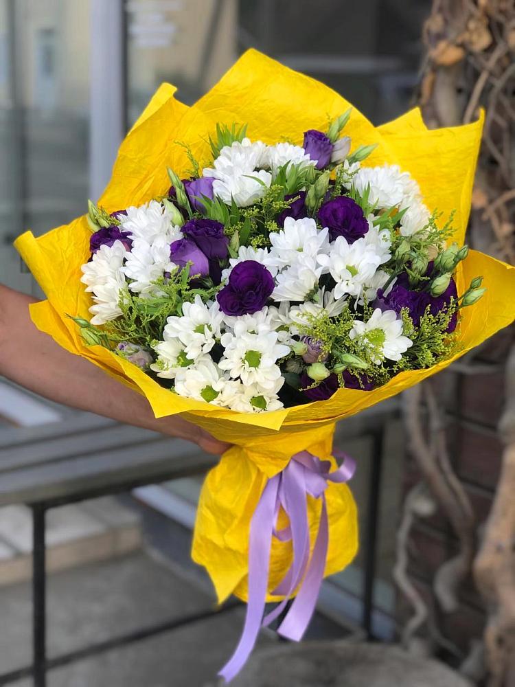 Букет цветов из: Ирисы, Хризантемы и Ромашки в Зарево