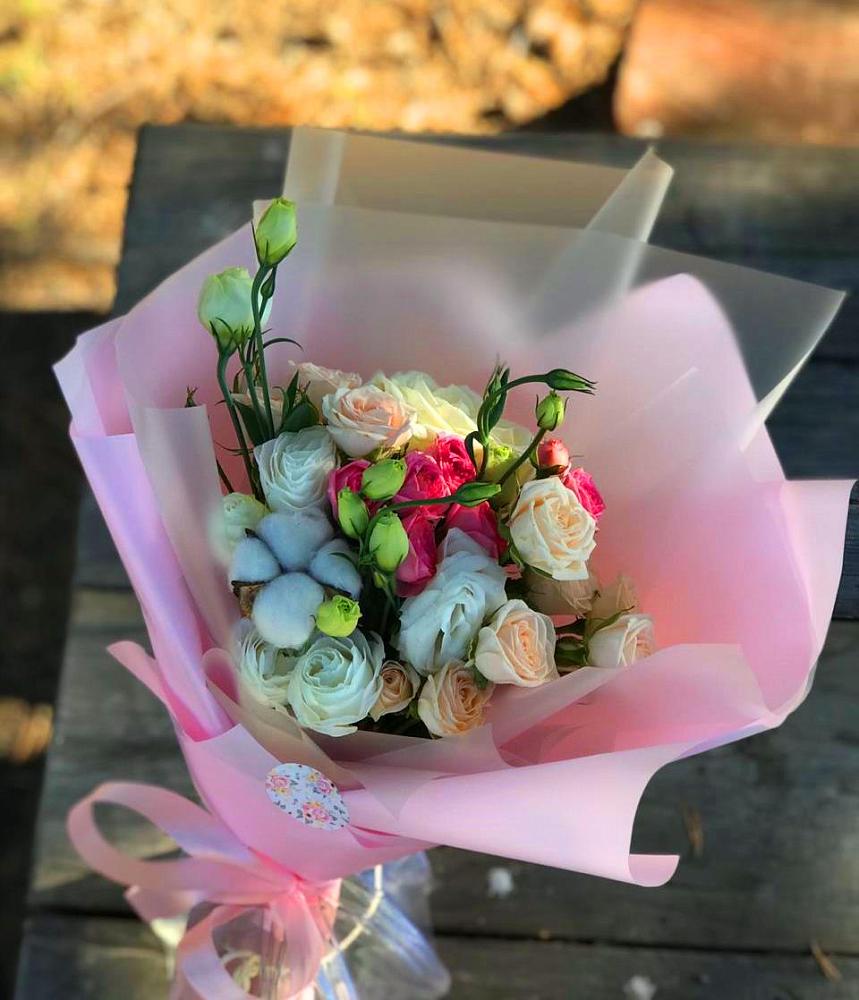 Букет цветов из: Розы и Лизиантусы в Зарево