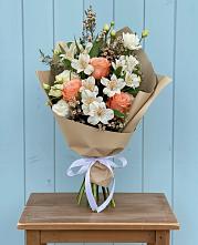 Букет цветов из:  Альстромерии, Лизиантусы, Розы и Хризантемы #REPLACE_PRED# Зарево