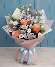 Букет цветов из:  Лизиантусы, Розы, Альстромерии и Гипсофила в Зарево