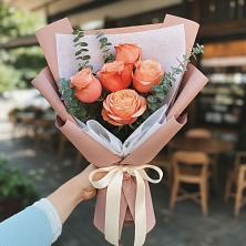 Букет цветов из:  Розы в Зарево