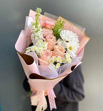 Букет цветов из:  Хризантемы и Розы в Зарево