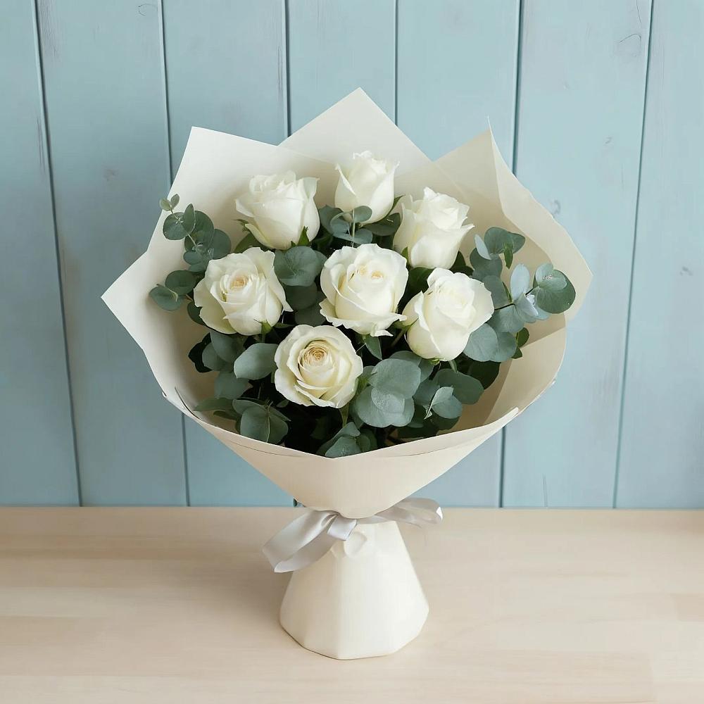 Букет Белые розы в Эвкалипте в Зарево
