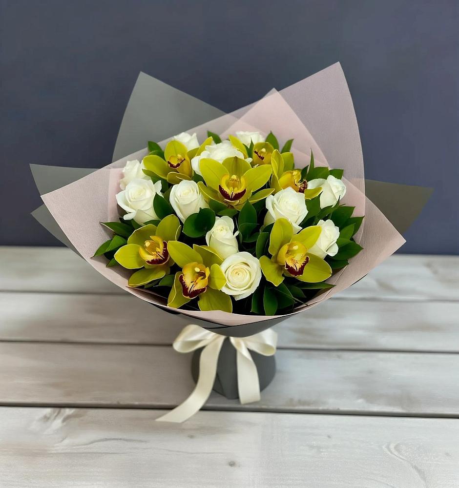 Букет цветов из: Орхидеи и Розы в Зарево