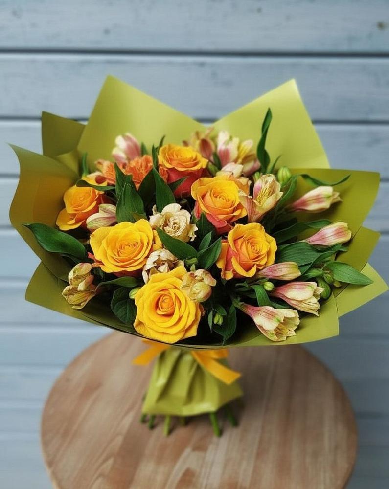 Букет цветов из: Альстромерии и Розы в Зарево