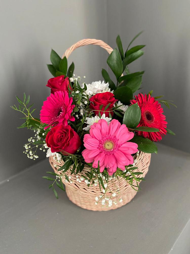 Цветочная композиция из Розы, Хризантемы и Герберы в корзине в Зарево