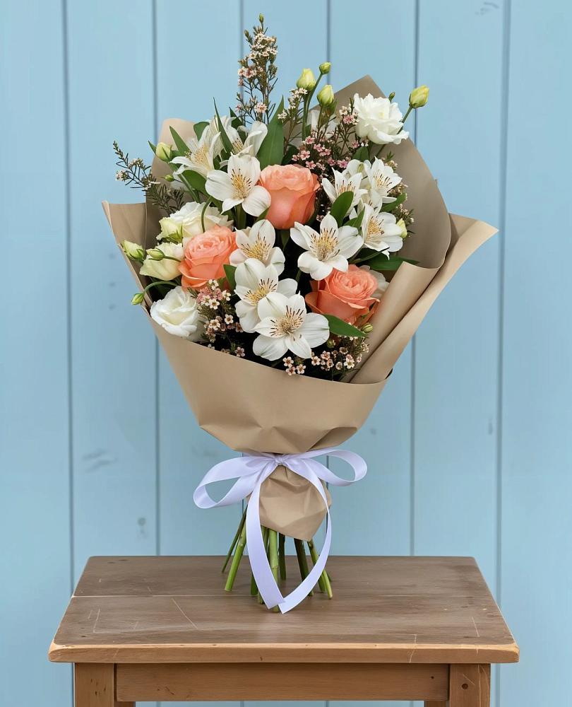 Букет цветов из: Альстромерии, Лизиантусы, Розы и Хризантемы в Зарево