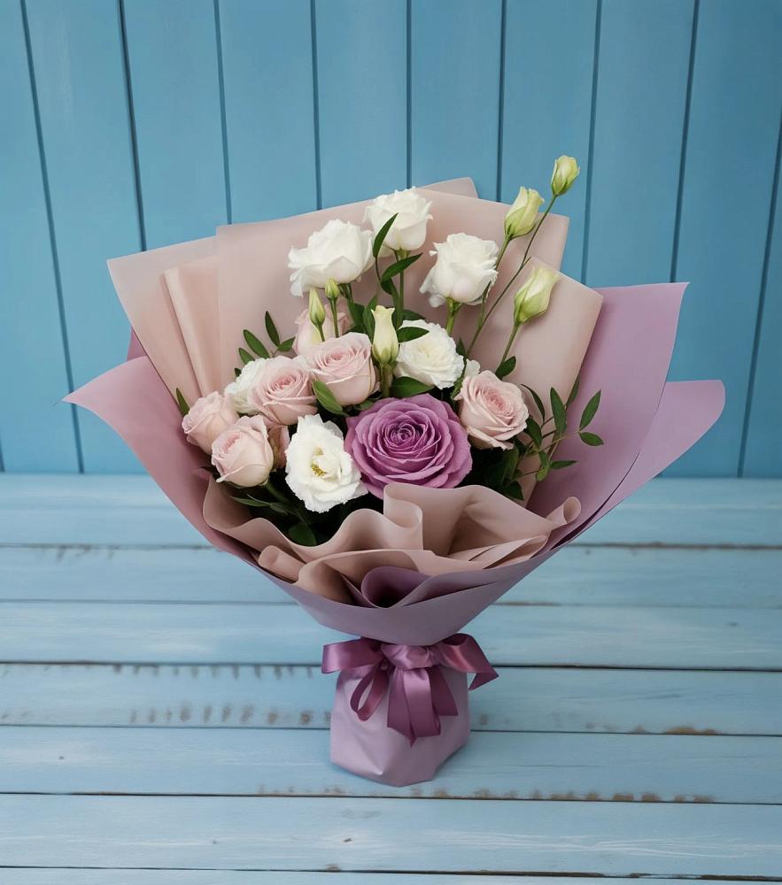 Букет цветов из: Розы и Лизиантусы в Зарево